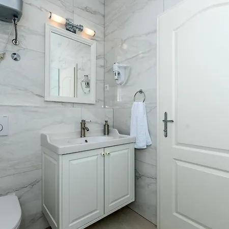 Marasovic & Deluxe Apartament *