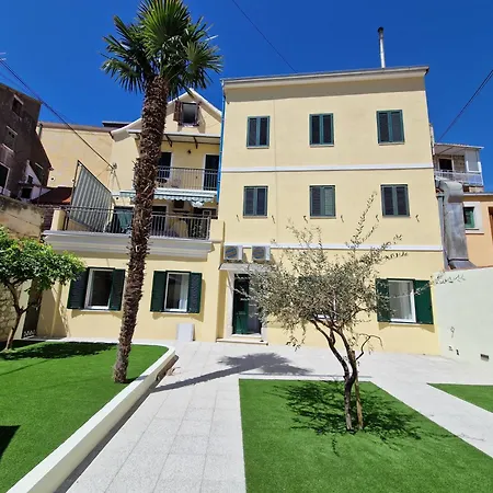 Marasovic & Deluxe شقة