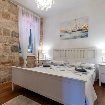 Apartman Marasovic & Deluxe *